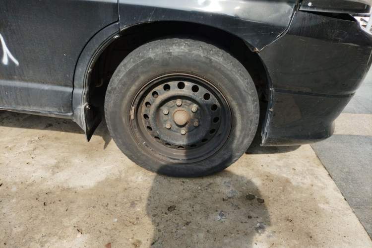 Used Jinbei Grace  Right Front Wheel Hub