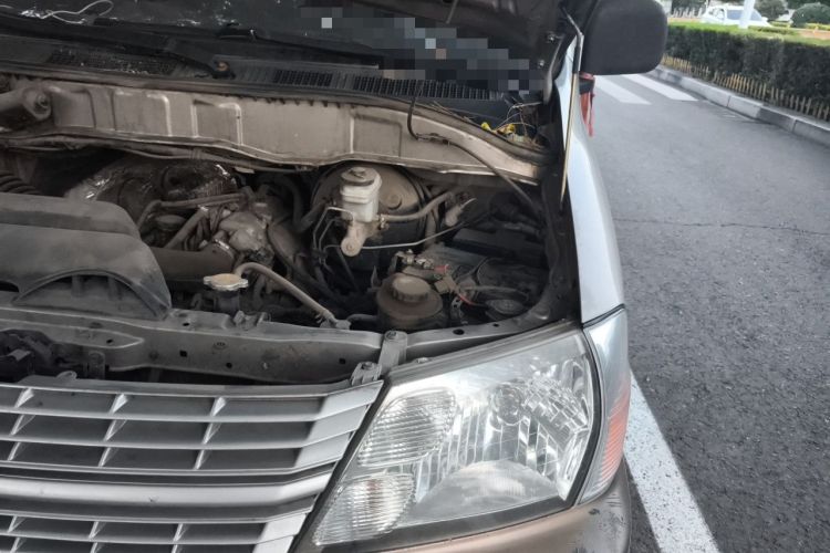Used Jinbei Grace  Engine Bay Left