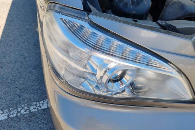 Used Jinbei Grace 2018 2.2L Express Comfort 10-Seater V22 Right Front Headlight
