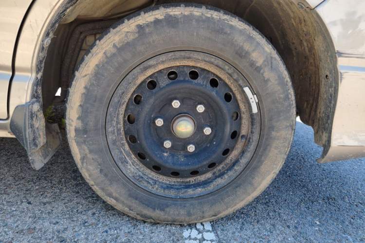 Used Jinbei Grace 2018 2.2L Express Comfort 10-Seater V22 Right Front Wheel Hub
