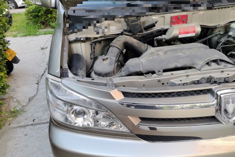 Used Jinbei Grace 2018 2.2L Express Luxury 10-Seater V22 Engine Bay Right