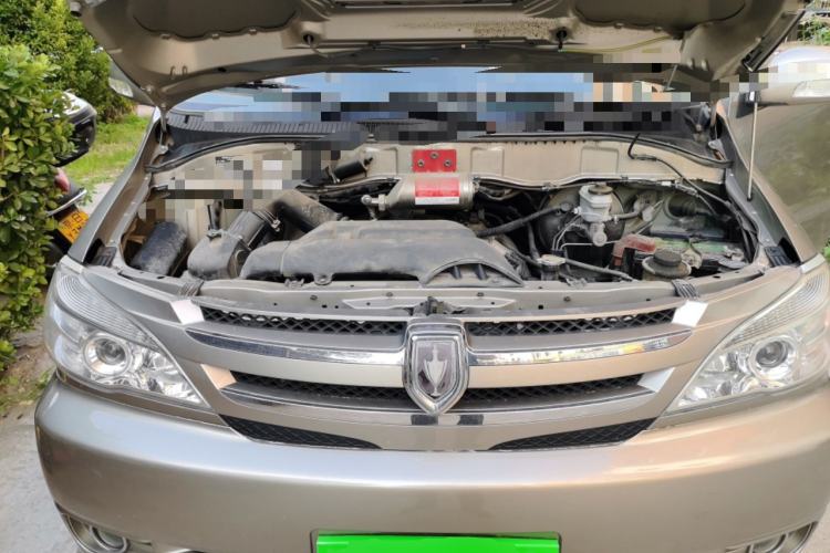 Used Jinbei Grace 2018 2.2L Express Luxury 10-Seater V22 Engine Bay
