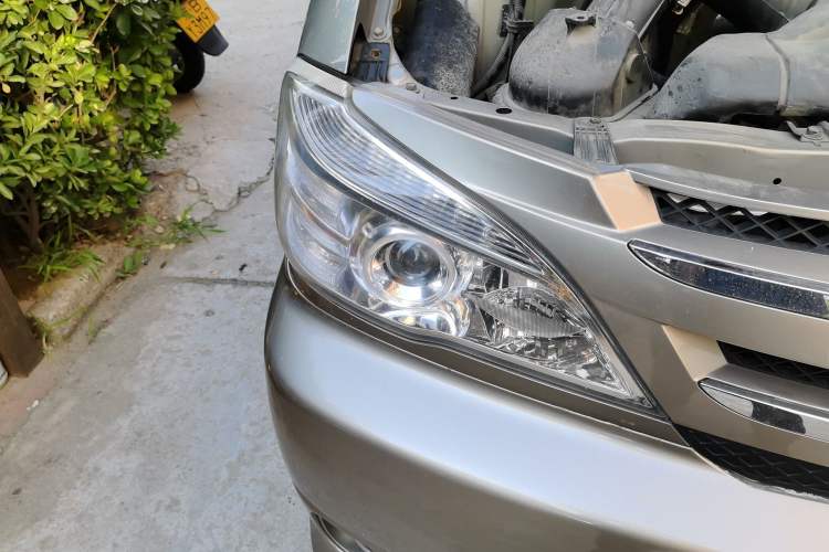 Used Jinbei Grace 2018 2.2L Express Luxury 10-Seater V22 Right Front Headlight