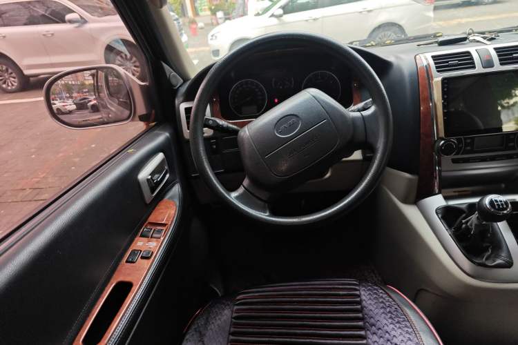 Used Jinbei Grace 2018 2.0L Express Comfort 7-Seater V19 Steering Wheel
