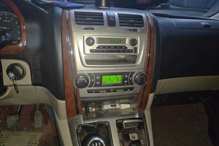 Used Jinbei Grace 2018 2.0L Express Comfort 7-Seater V19 Audio And AC Panel