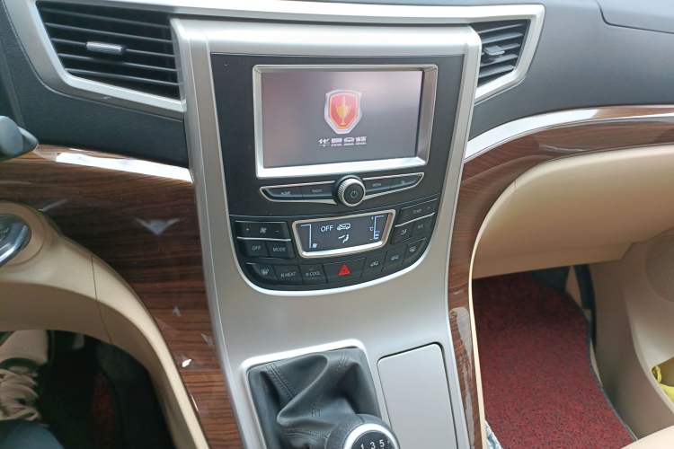 Used Jinbei Grace 2018 2.4L Manual Standard Version Long Wheelbase 10-Seater – 2TZS Audio And AC Panel
