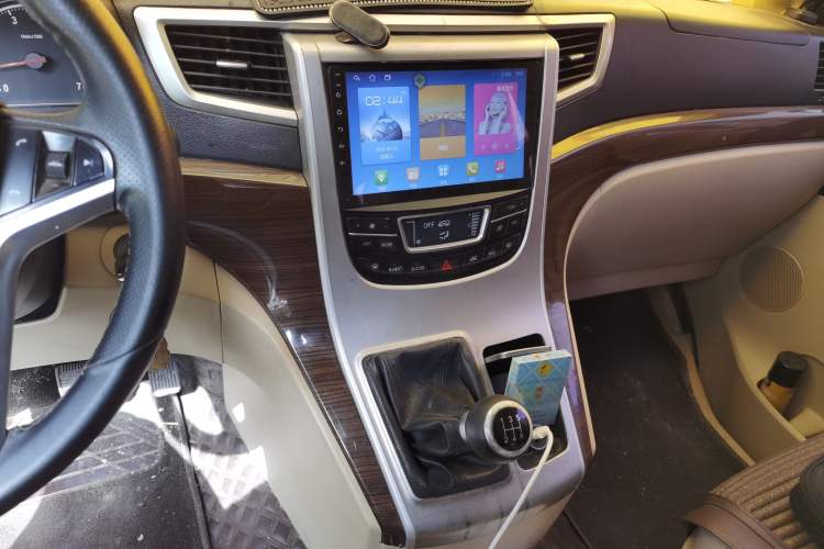Used Jinbei Grace 2018 2.4L Manual Standard Version Long Wheelbase 9-Seater – 2TZS Audio And AC Panel