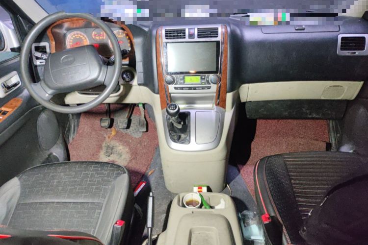 Used Jinbei Grace 2018 2.0L Express Comfort 7-Seater V19 Center Console