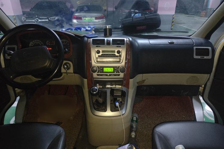 Used Jinbei Grace 2018 2.0L Express Comfort 7-Seater V19 Center Console