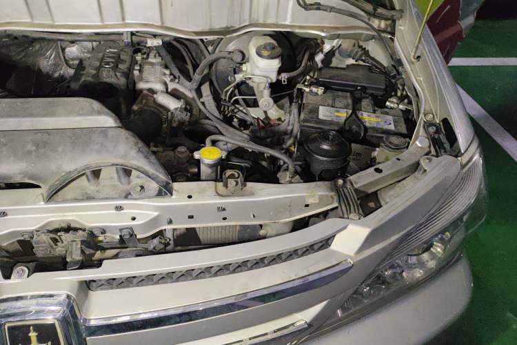 Used Jinbei Grace 2018 2.0L Express Comfort 7-Seater V19 Engine Bay Left