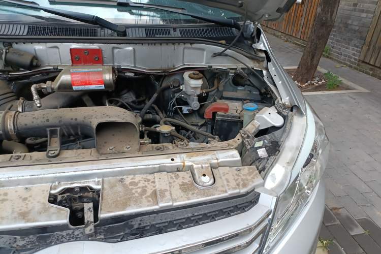 Used Jinbei Grace 2018 2.4L Manual Standard Version Long Wheelbase 10-Seater – 2TZS Engine Bay Left