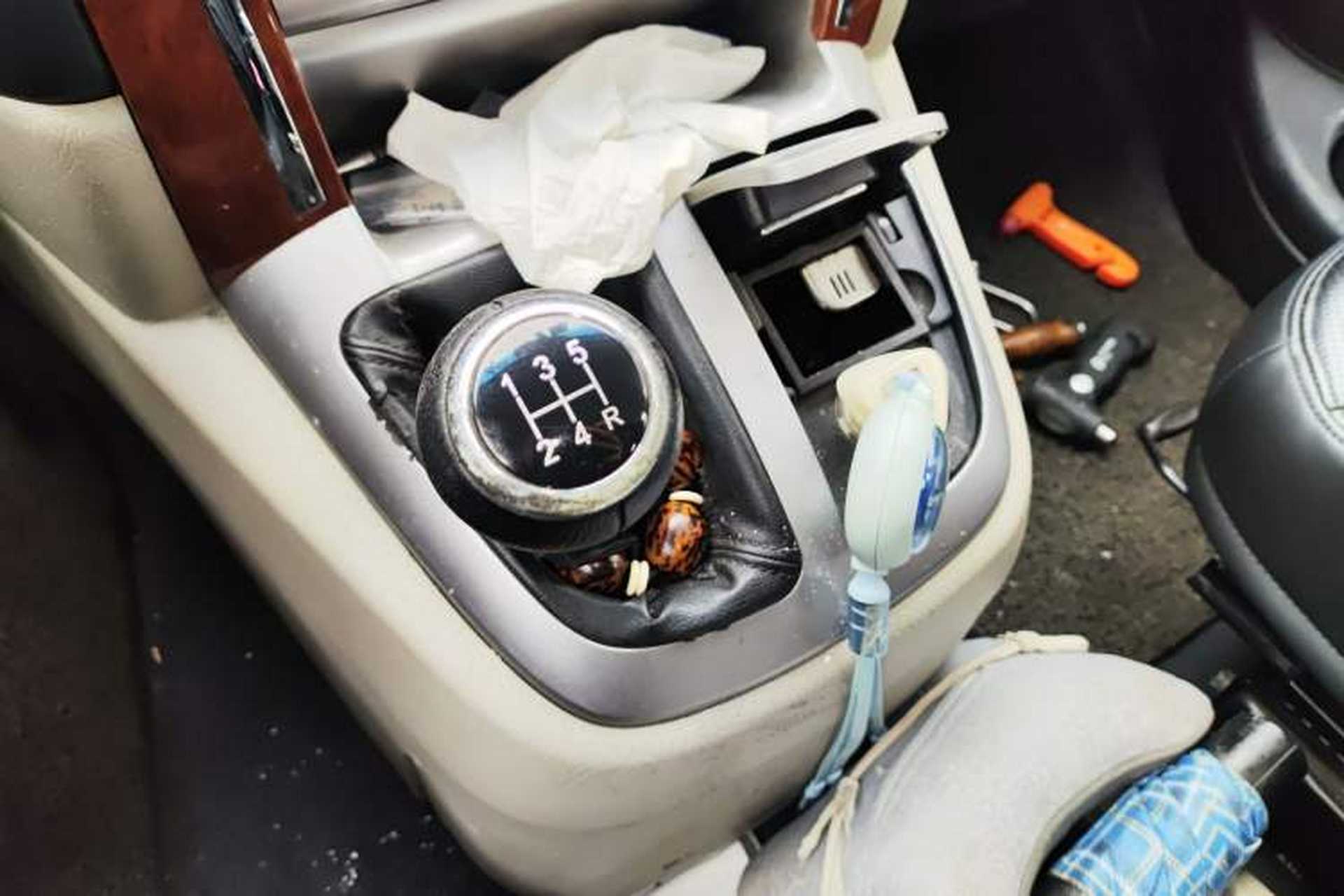 Used Jinbei Grace 2018 2.0L Express Comfort 7-Seater V19 Gear Lever