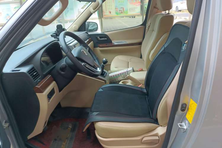 Used Jinbei Grace 2018 2.4L Manual Standard Version Long Wheelbase 10-Seater – 2TZS Left Front Seat
