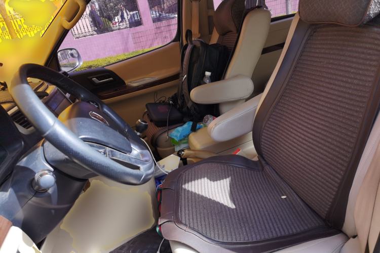 Used Jinbei Grace 2018 2.4L Manual Standard Version Long Wheelbase 9-Seater – 2TZS Left Front Seat