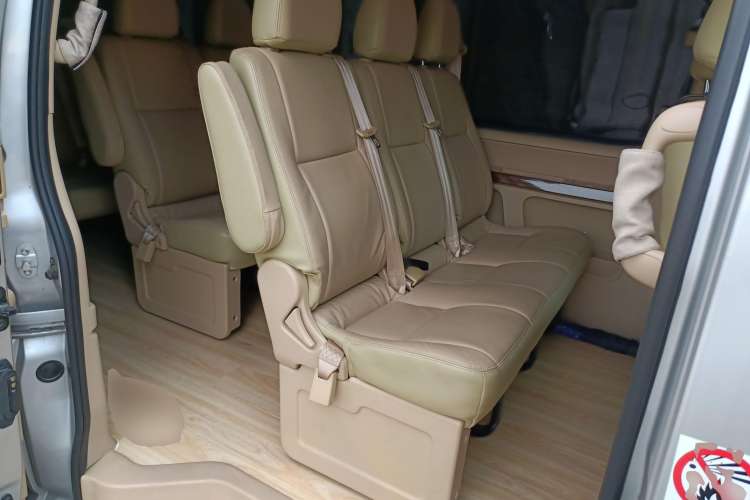 Used Jinbei Grace 2018 2.4L Manual Standard Version Long Wheelbase 10-Seater – 2TZS Left Rear Seat