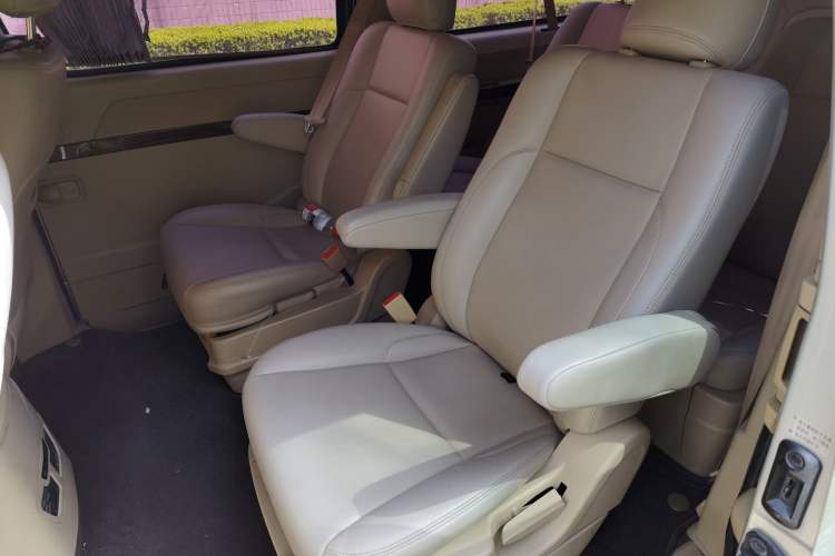 Used Jinbei Grace 2018 2.4L Manual Standard Version Long Wheelbase 9-Seater – 2TZS Left Rear Seat