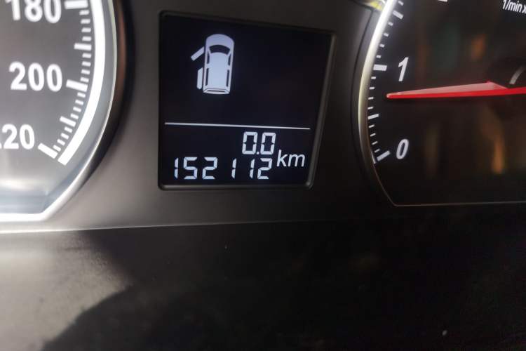 Used Jinbei Grace 2018 2.4L Manual Standard Version Long Wheelbase 9-Seater – 2TZS Odometer Close Up