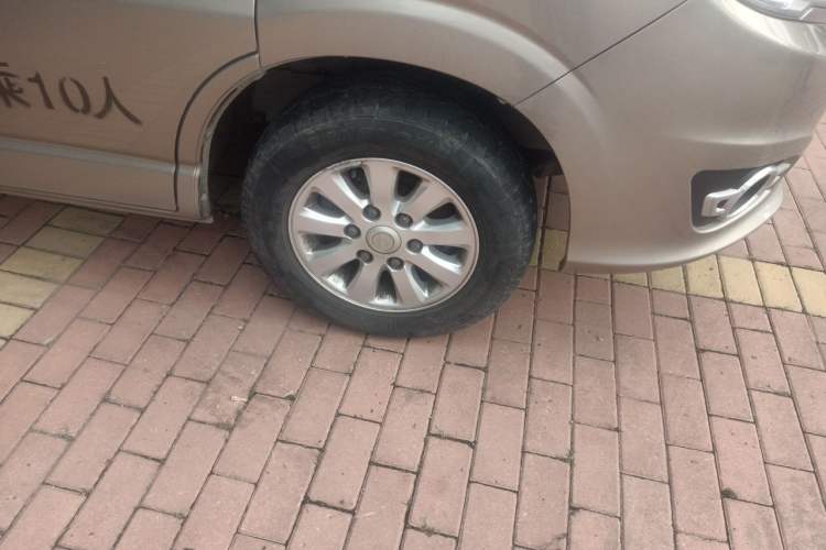 Used Jinbei Grace  Right Front Wheel Hub