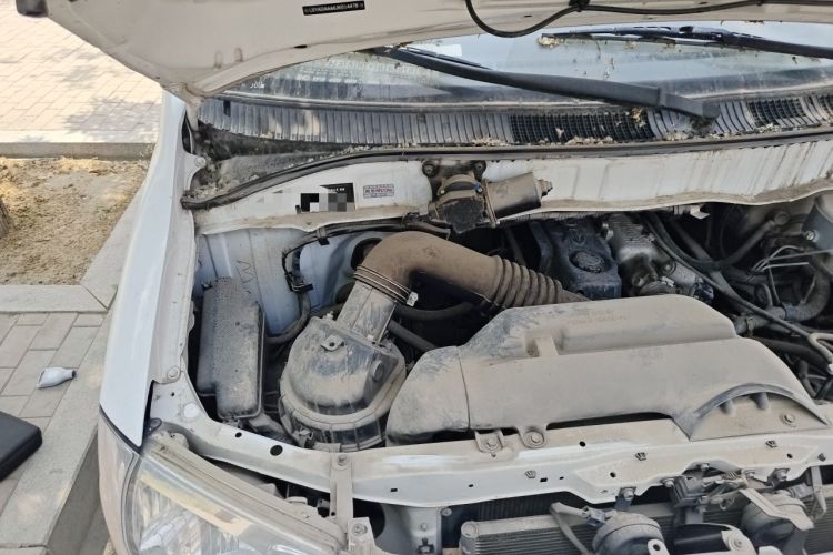 Used Jinbei Grace  Engine Bay Right
