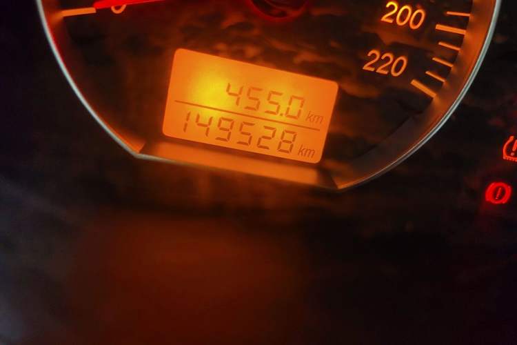 Used Jinbei Grace 2018 2.0L Express Luxury 7-Seater V19 Odometer Close Up