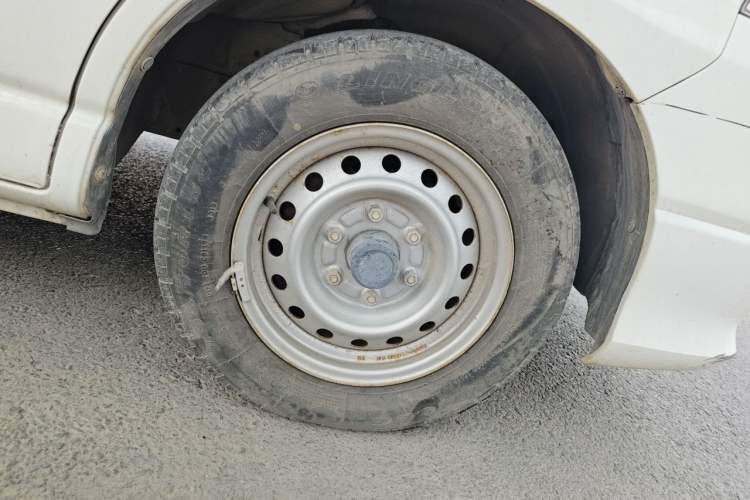 Used Jinbei Grace  Right Front Wheel Hub