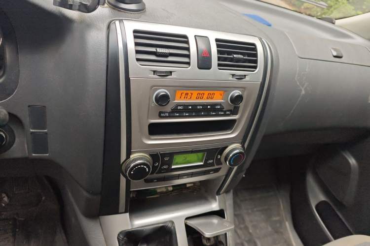 Used Jinbei Grace 2019 2.0L Express Comfort 7-Seater China VI 1TZS Audio And AC Panel