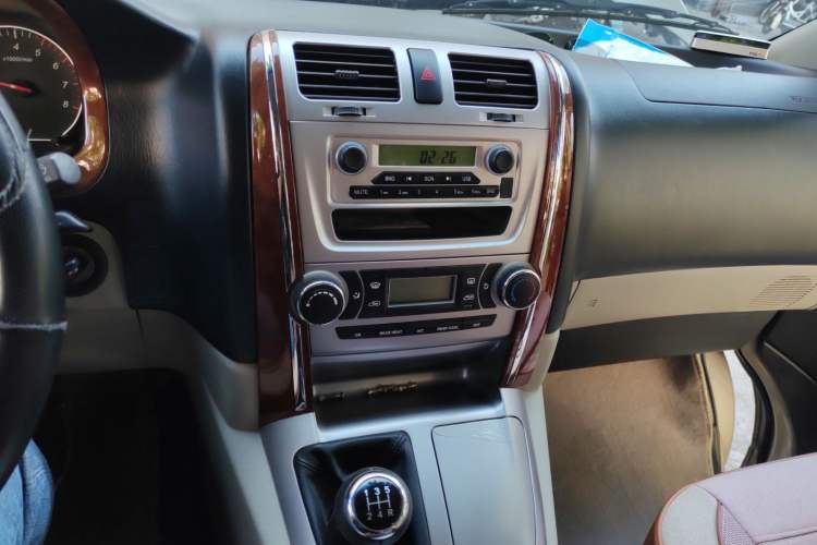 Used Jinbei Grace 2019 2.0L Express Comfort Version 10-Seater China VI Emission Standard 1TZS Audio And AC Panel