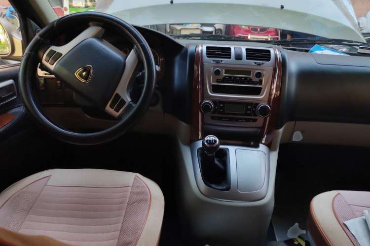 Used Jinbei Grace 2019 2.0L Express Comfort Version 10-Seater China VI Emission Standard 1TZS Center Console