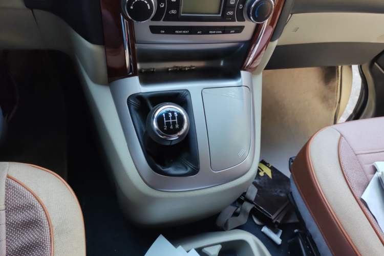 Used Jinbei Grace 2019 2.0L Express Comfort Version 10-Seater China VI Emission Standard 1TZS Gear Lever