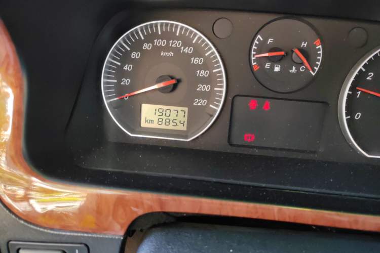 Used Jinbei Grace 2019 2.0L Express Comfort Version 10-Seater China VI Emission Standard 1TZS Odometer Close Up