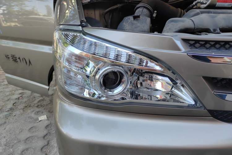 Used Jinbei Grace 2019 2.0L Express Comfort Version 10-Seater China VI Emission Standard 1TZS Right Front Headlight