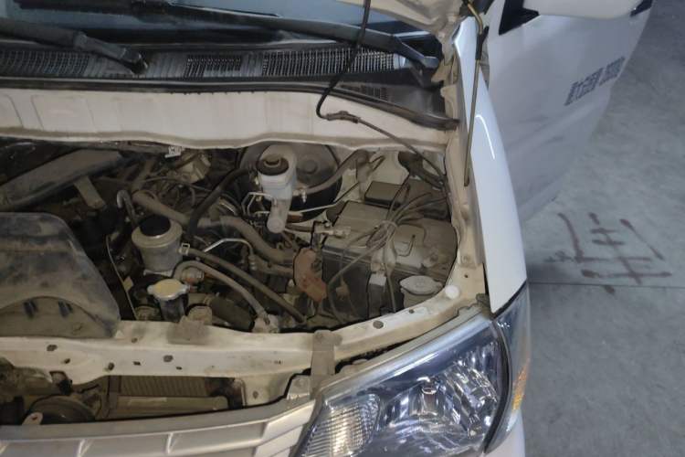 Used Jinbei Grace  Engine Bay Left