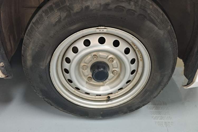 Used Jinbei Grace  Right Rear Wheel Hub