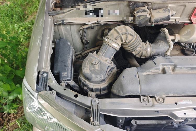 Used Jinbei Grace  Engine Bay Right