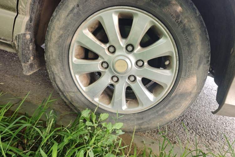 Used Jinbei Grace  Right Front Wheel Hub