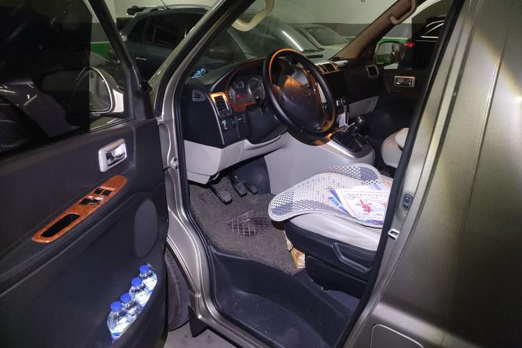 Used Jinbei Grace 2020 2.0L Fast-Track Upgrade China VI Standard Comfortable 10-Seater 1TZS Driver Seat