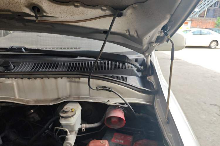 Used Jinbei Grace  Engine Bay Left
