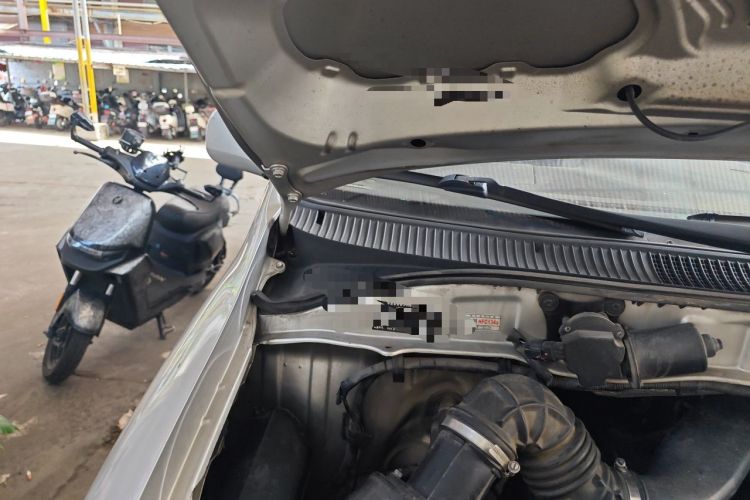 Used Jinbei Grace  Engine Bay Right