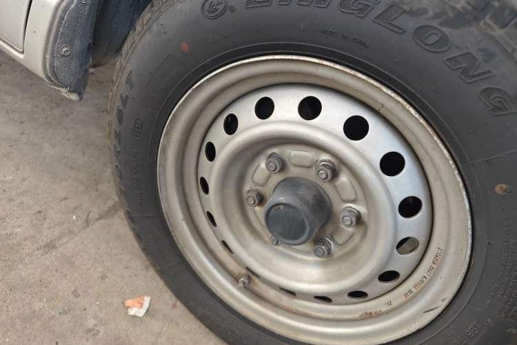 Used Jinbei Grace  Right Front Wheel Hub