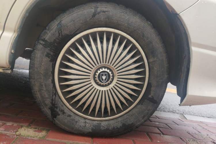 Used Jinbei Grace  Right Front Wheel Hub