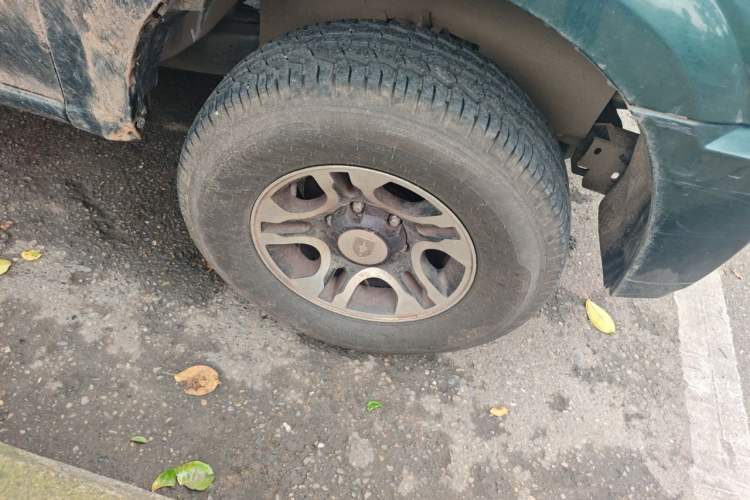 Used Jinbei Hercules 2016 K3 2.4T Diesel Two-Wheel Drive Standard Model with Short Wheelbase 4D25U Right Front Wheel Hub