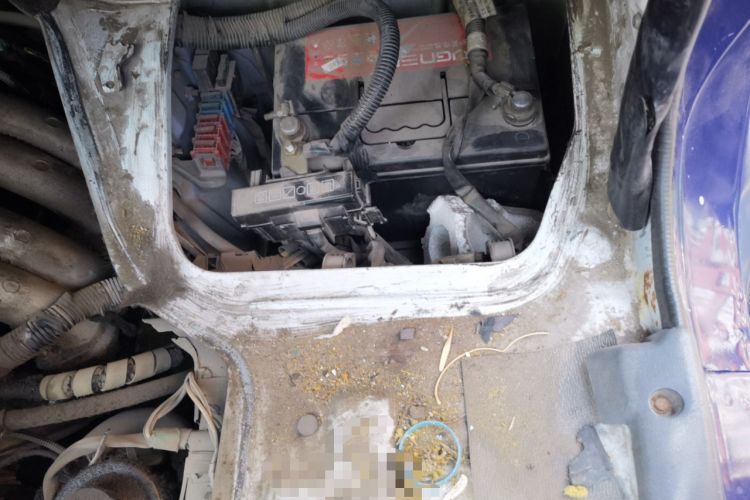 Used Jinbei Hiace 2011 2.0L 5th Generation Kuaiyunwang Luxury Edition 4G19 Engine Bay Left