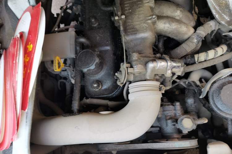 Used Jinbei Hiace 2011 2.0L 5th Generation Kuaiyunwang Luxury Edition 4G19 Engine Bay Right