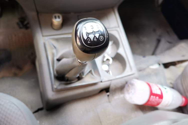 Used Jinbei Hiace 2011 2.0L 5th Generation Kuaiyunwang Luxury Edition 4G19 Gear Lever