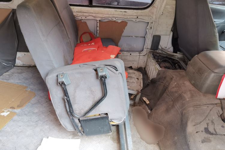 Used Jinbei Hiace 2011 2.0L 5th Generation Kuaiyunwang Luxury Edition 4G19 Left Rear Seat