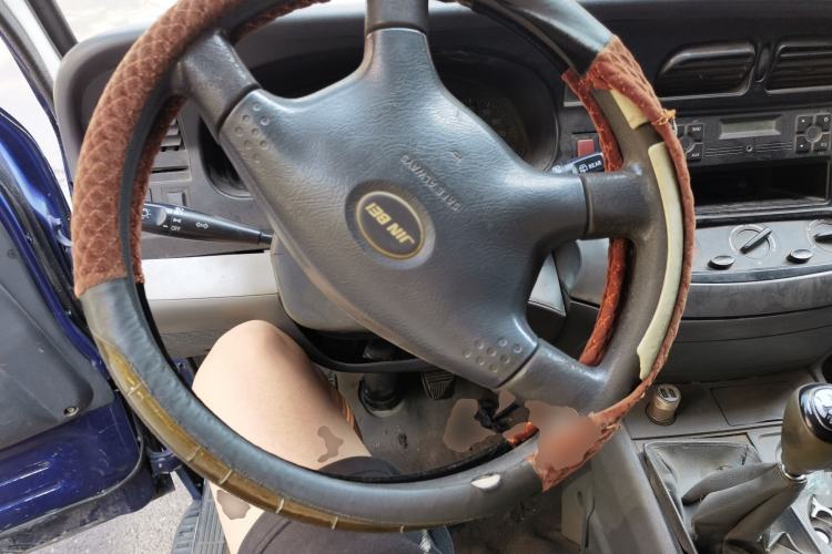 Used Jinbei Hiace 2011 2.0L 5th Generation Kuaiyunwang Luxury Edition 4G19 Steering Wheel