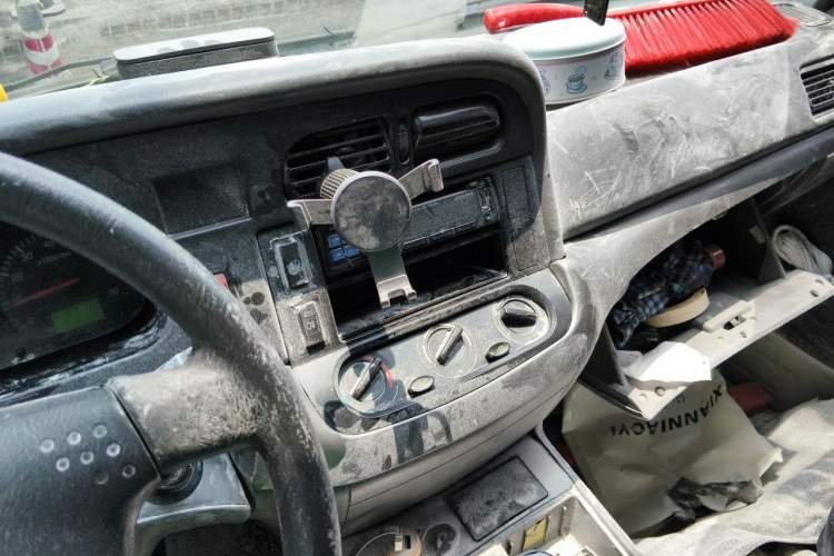 Used Jinbei Hiace 2011 2.0L Fifth-Generation Kuaiyunwang Standard Version 4G21B Audio And AC Panel