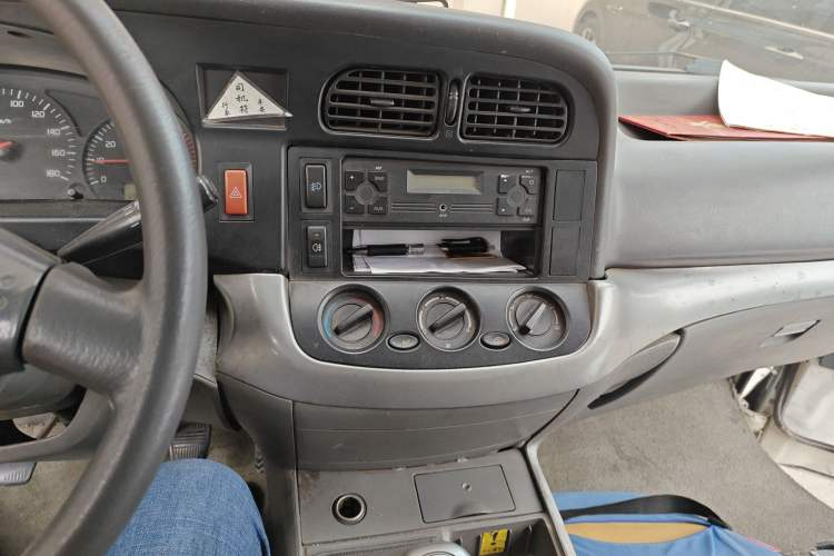 Used Jinbei Hiace 2011 2.0L Fifth-Generation Express Luxury V19 Audio And AC Panel