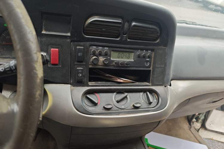Used Jinbei Hiace 2011 2.0L 5th Generation Kuaiyunwang Standard Version 4G20B Audio And AC Panel