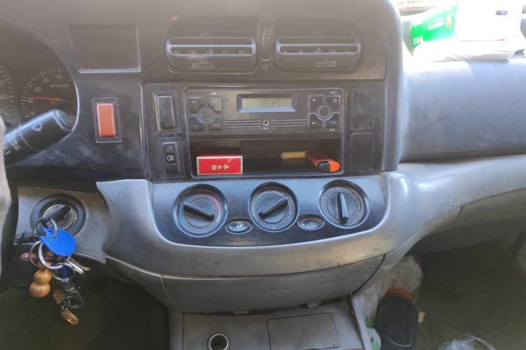 Used Jinbei Hiace 2011 2.0L 5th Generation Power King Classic 4G20D4B Audio And AC Panel
